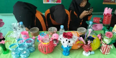 Karya Siswa Kerajinan Dari Barang Bekas